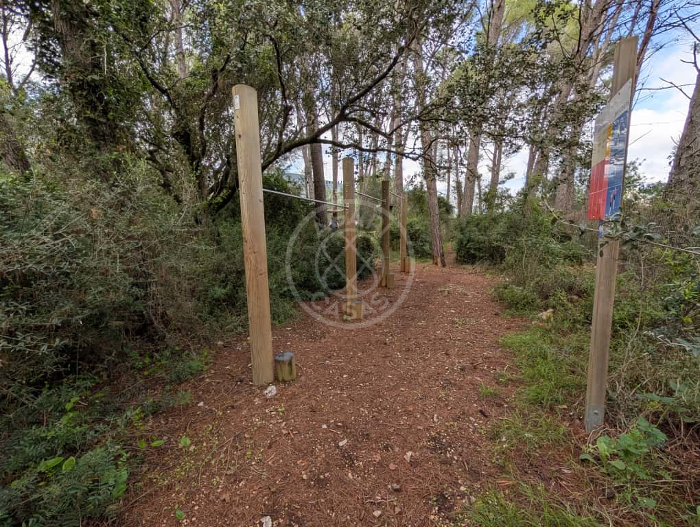 Terreno con casa y negocio activo en Parcent