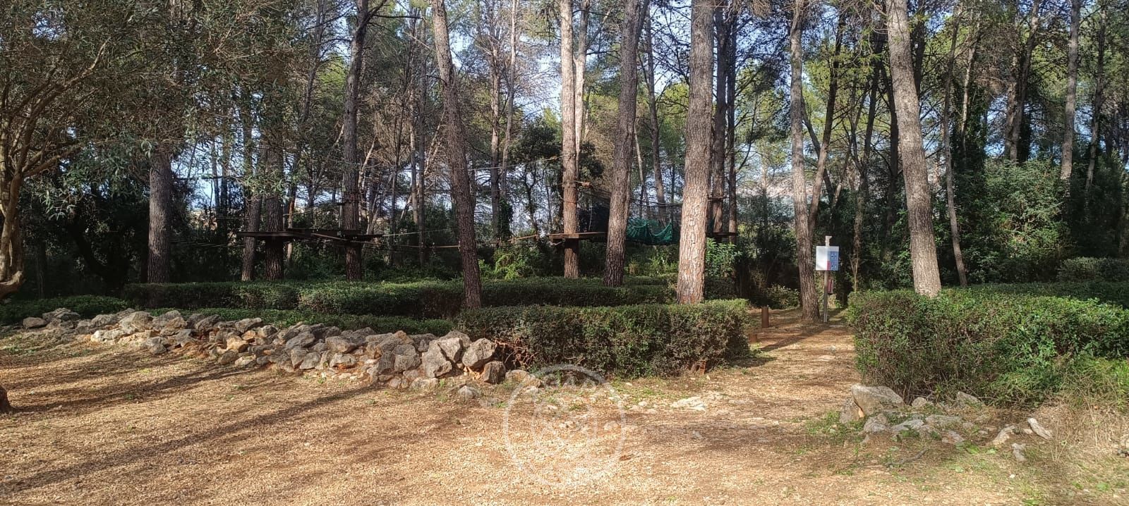 Terreno con casa y negocio activo en Parcent