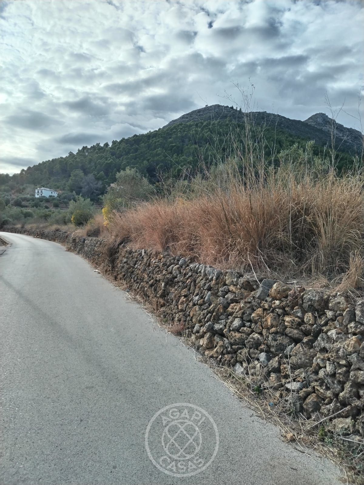 Parcela soleada con gran privacidad y vistas naturales en Murla
