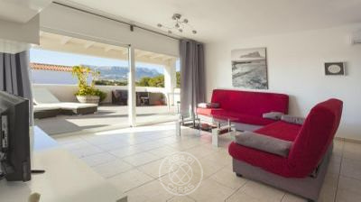 Oportunidad única para inversores: villa con 5 apartamentos independientes y vistas al mar en Calpe