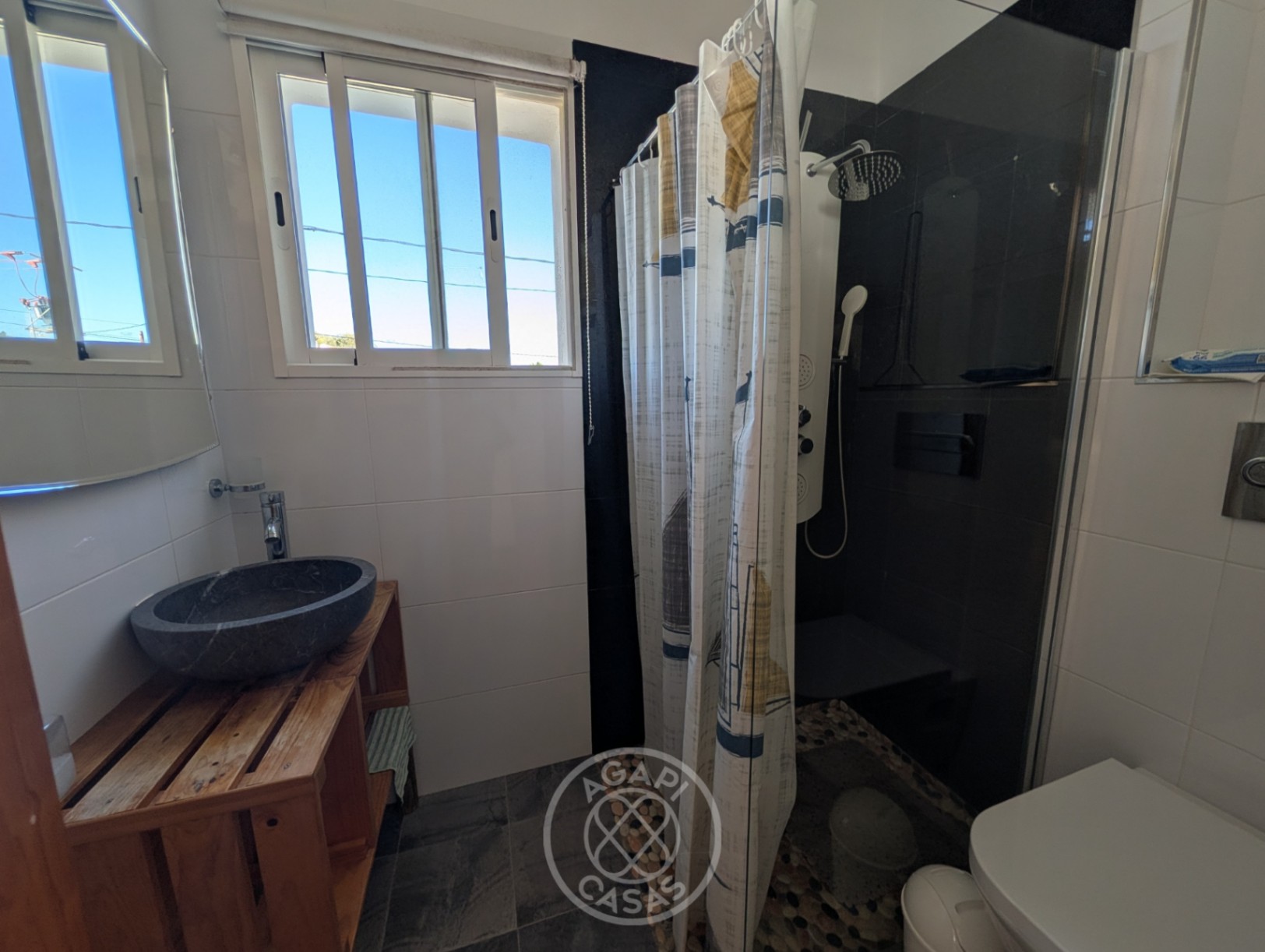 Oportunidad única para inversores: villa con 5 apartamentos independientes y vistas al mar en Calpe