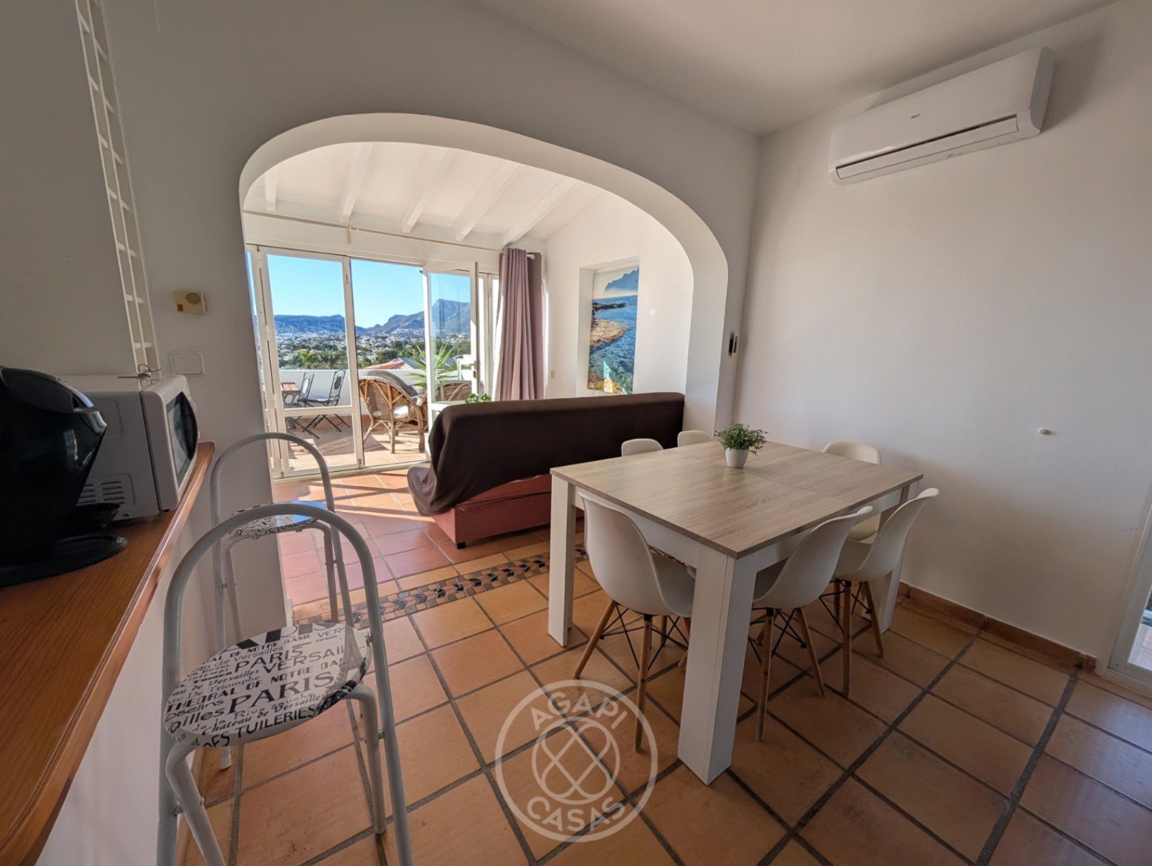 Oportunidad única para inversores: villa con 5 apartamentos independientes y vistas al mar en Calpe