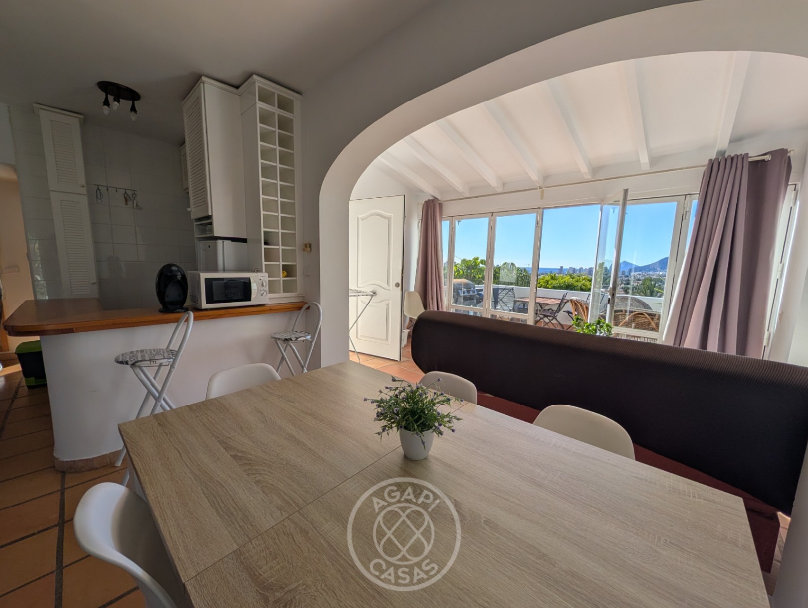 Oportunidad única para inversores: villa con 5 apartamentos independientes y vistas al mar en Calpe