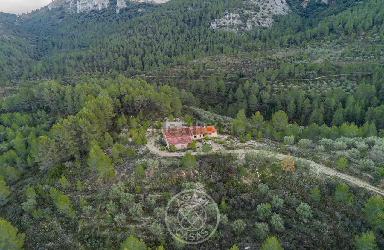 Country house to renovate with spectacular views of Les Arcs in Castell de Castells.
