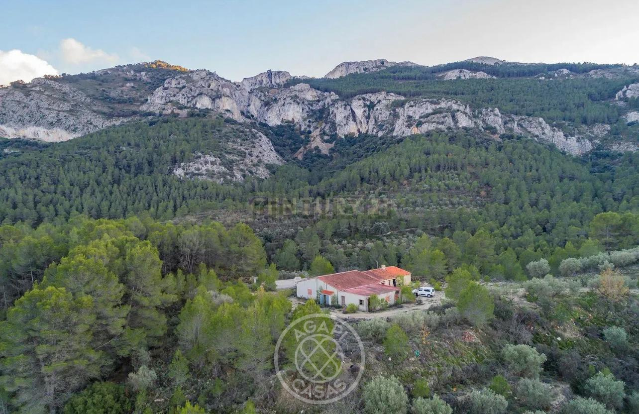 Country house to renovate with spectacular views of Les Arcs in Castell de Castells.