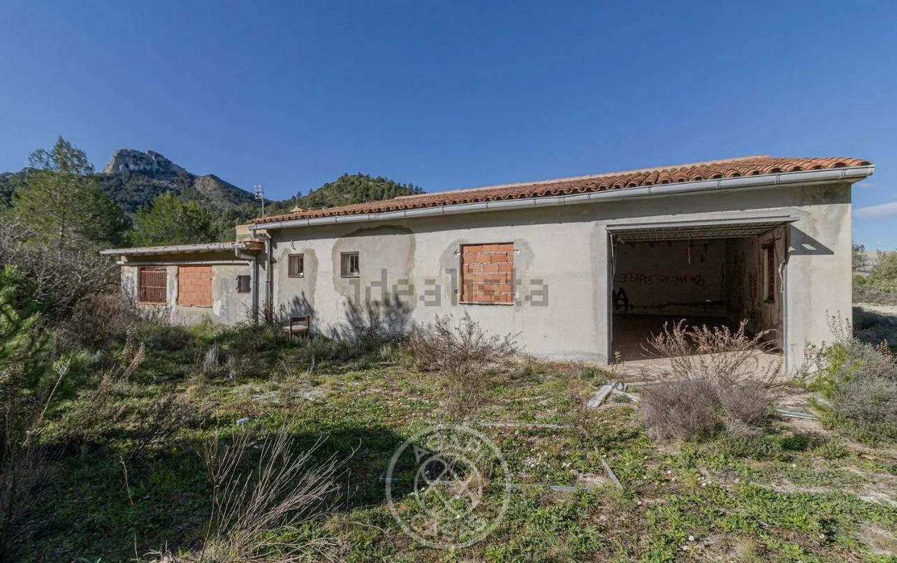 Country house to renovate with spectacular views of Les Arcs in Castell de Castells.