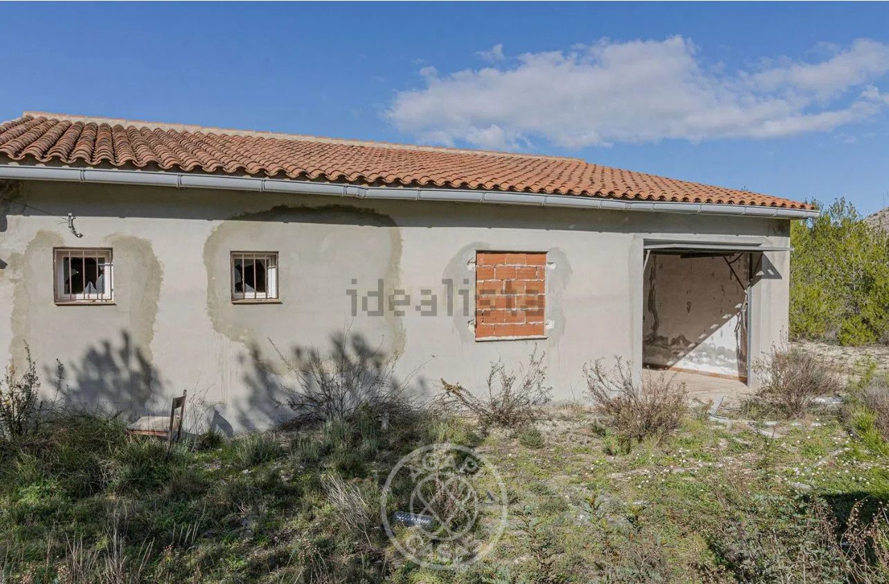 Country house to renovate with spectacular views of Les Arcs in Castell de Castells.