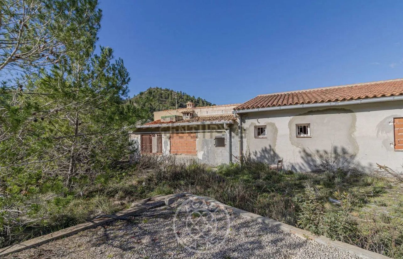 Country house to renovate with spectacular views of Les Arcs in Castell de Castells.