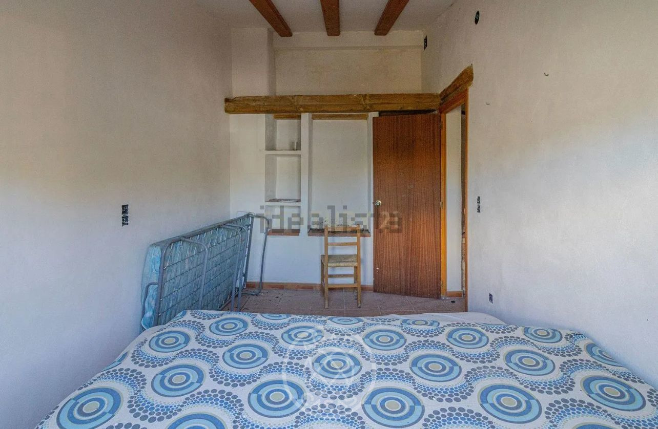 Country house to renovate with spectacular views of Les Arcs in Castell de Castells.