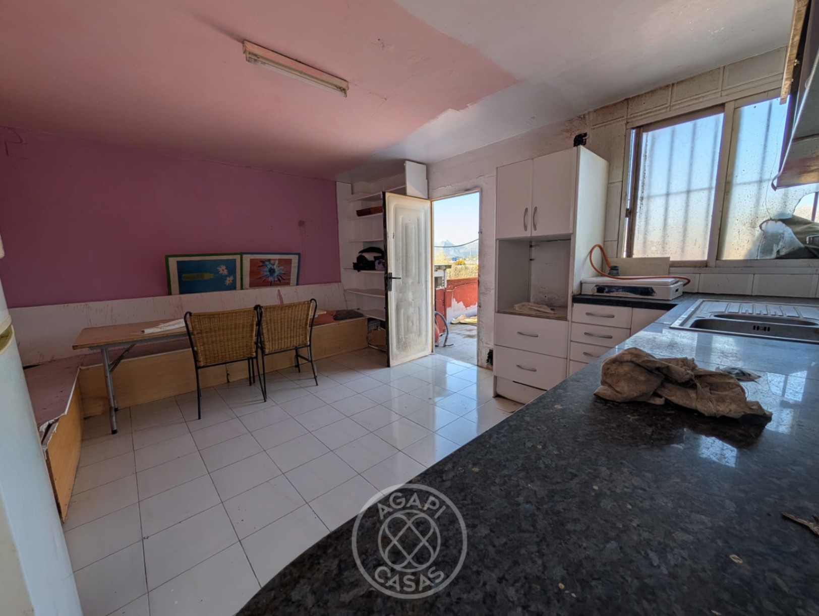 Prime investment property with nightlife license in strategic Pedreguer location