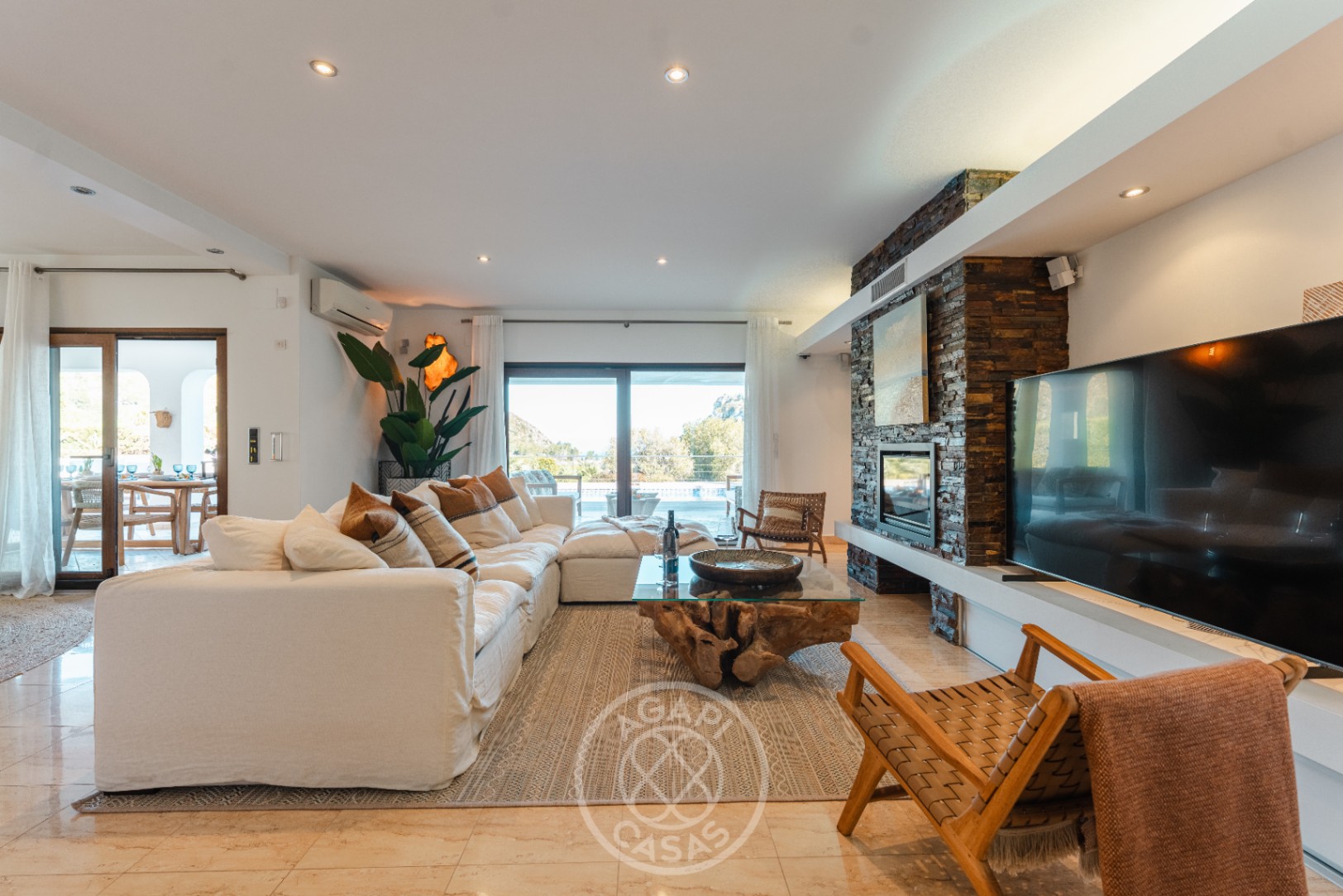 Impresionante villa de estilo ibicenco con vistas al mar en Moraira – La Arnella