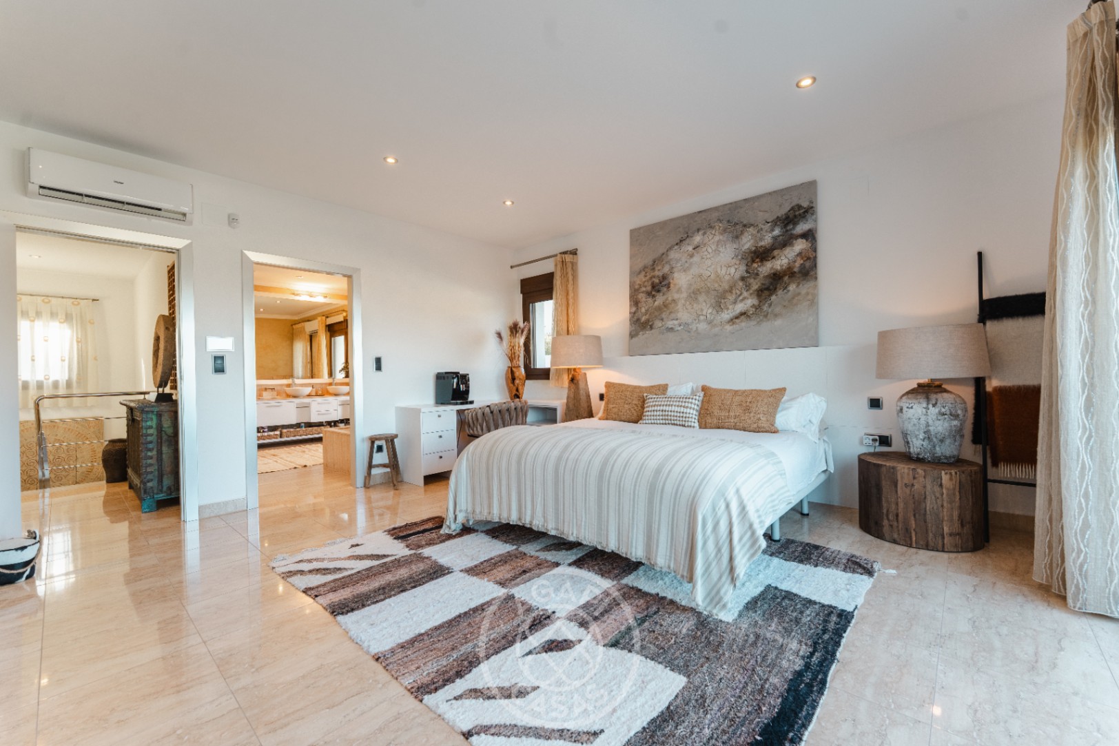 Impresionante villa de estilo ibicenco con vistas al mar en Moraira – La Arnella