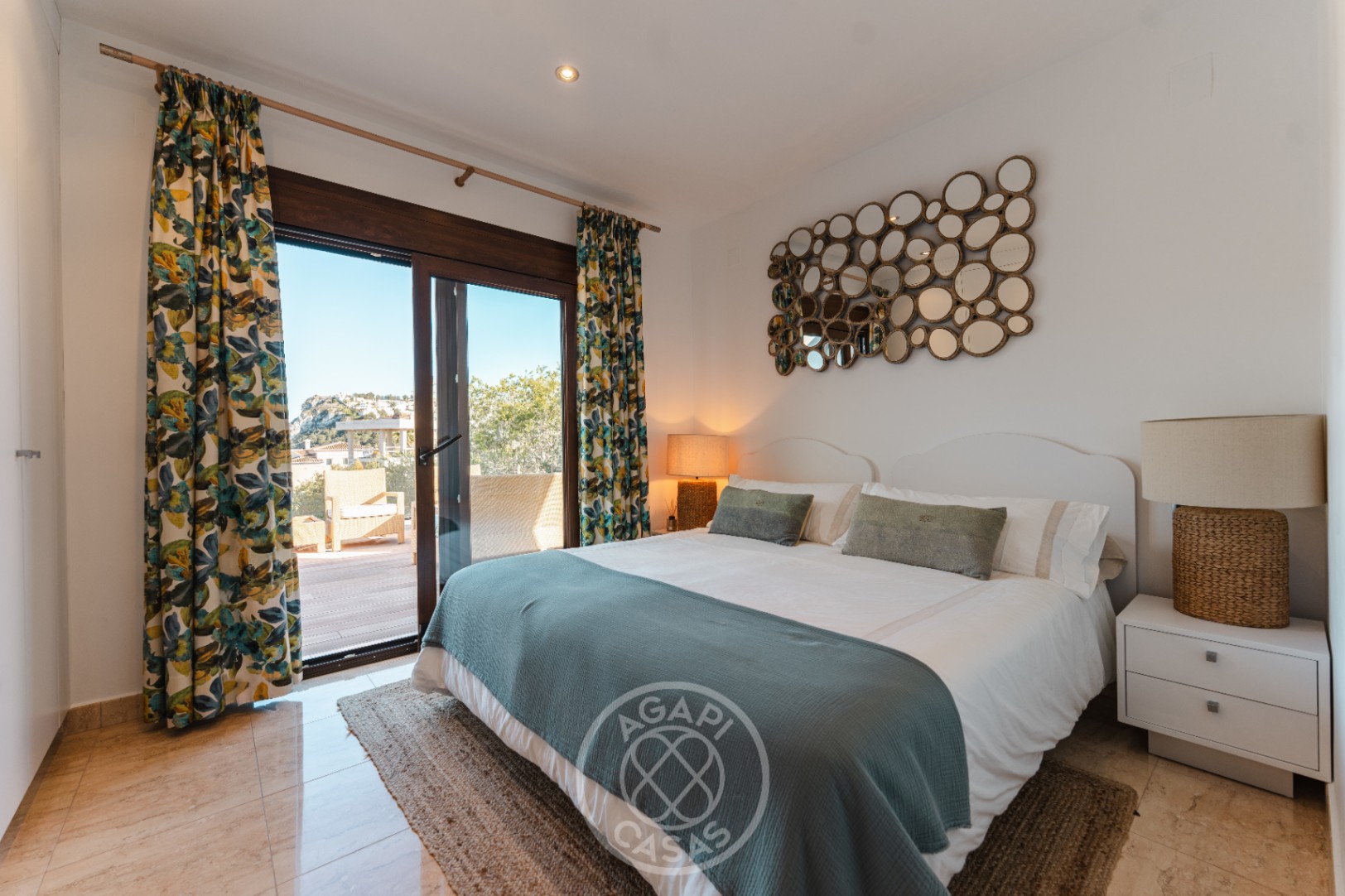 Impresionante villa de estilo ibicenco con vistas al mar en Moraira – La Arnella