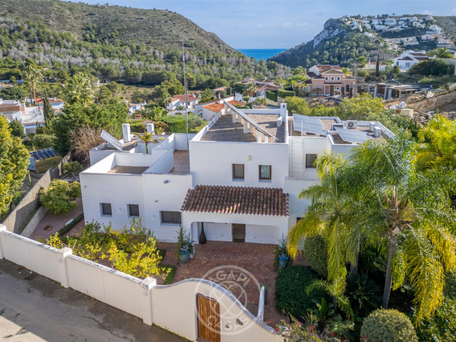 Impresionante villa de estilo ibicenco con vistas al mar en Moraira – La Arnella