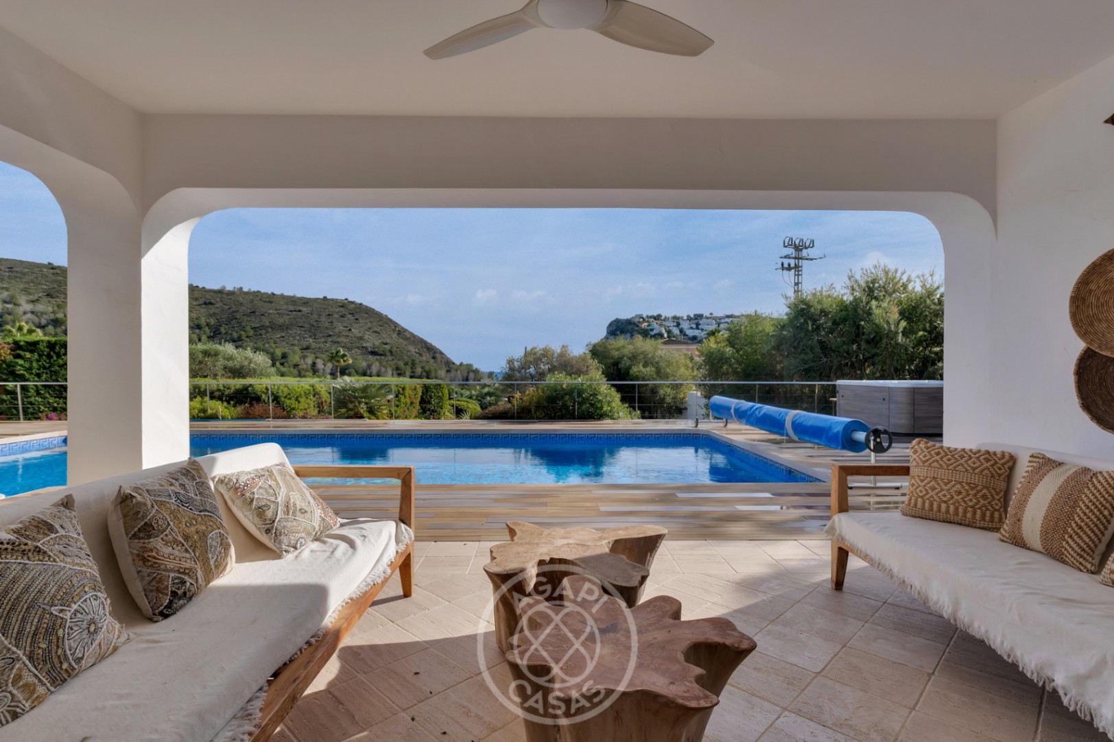 Impresionante villa de estilo ibicenco con vistas al mar en Moraira – La Arnella
