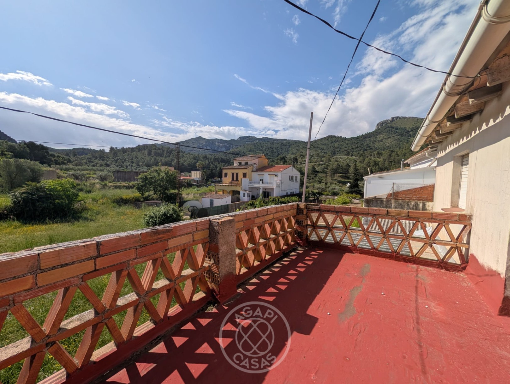 Huis met grote garage te koop in Castell de Castells