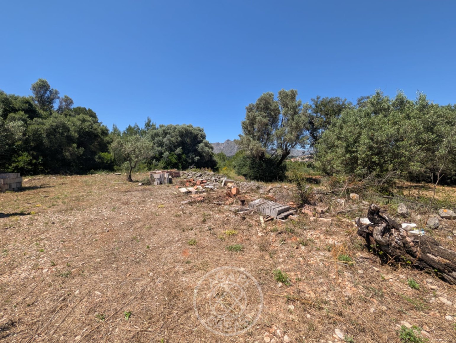 Terreno con casita y vistas en Parcent