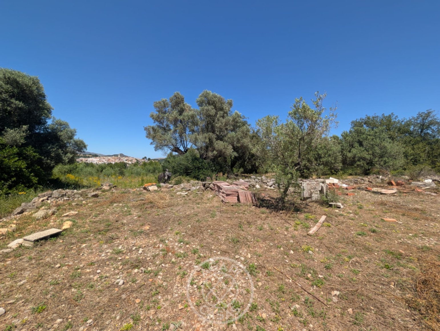 Terreno con casita y vistas en Parcent