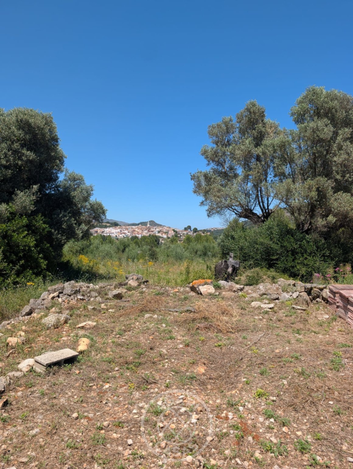 Terreno con casita y vistas en Parcent