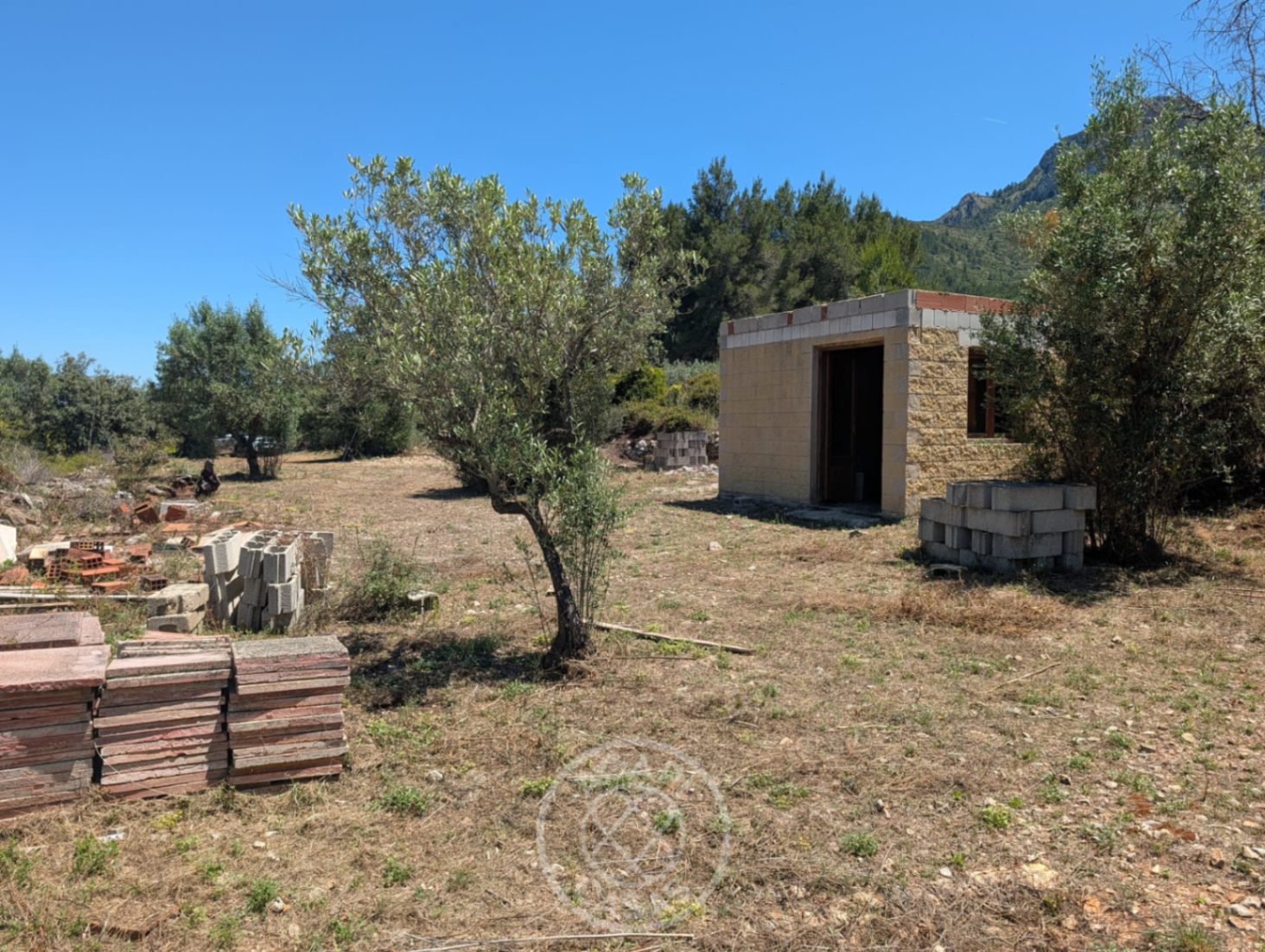 Terreno con casita y vistas en Parcent