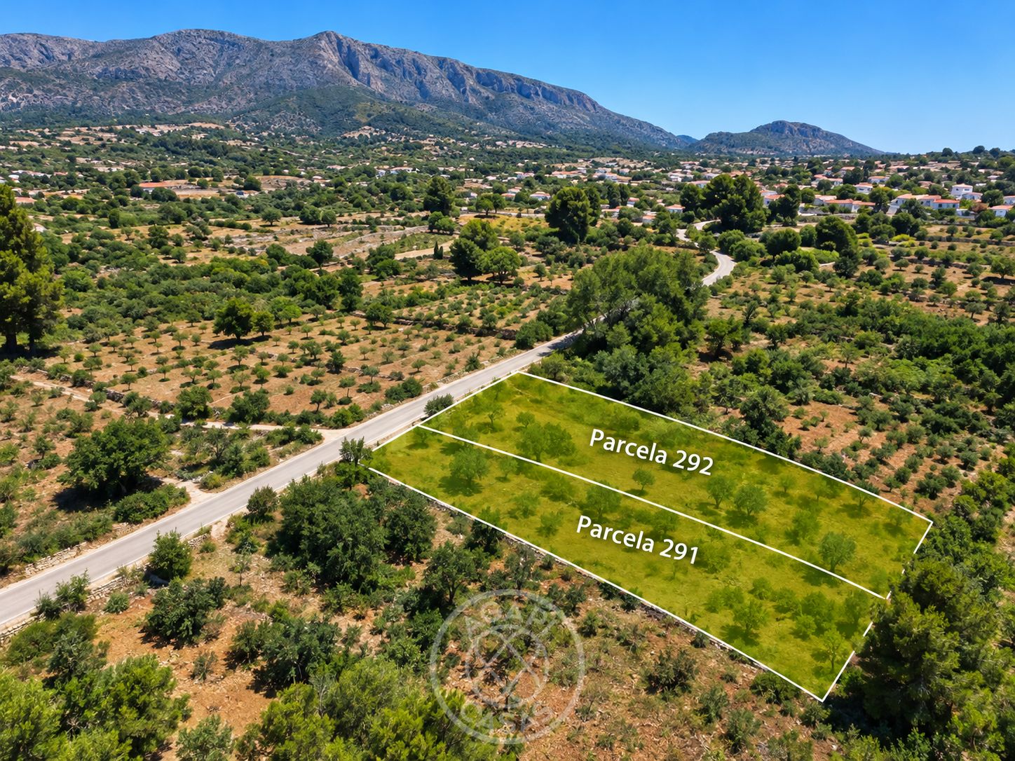 AG26079 - Rustig terrein van 2.259 m² in Alcalalí met 3 waterrechten