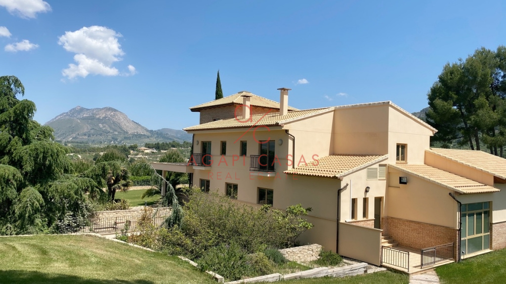 Propiedad Única en Venta en Penàguila – Ideal para Eco-Resort o Retiro de Lujo