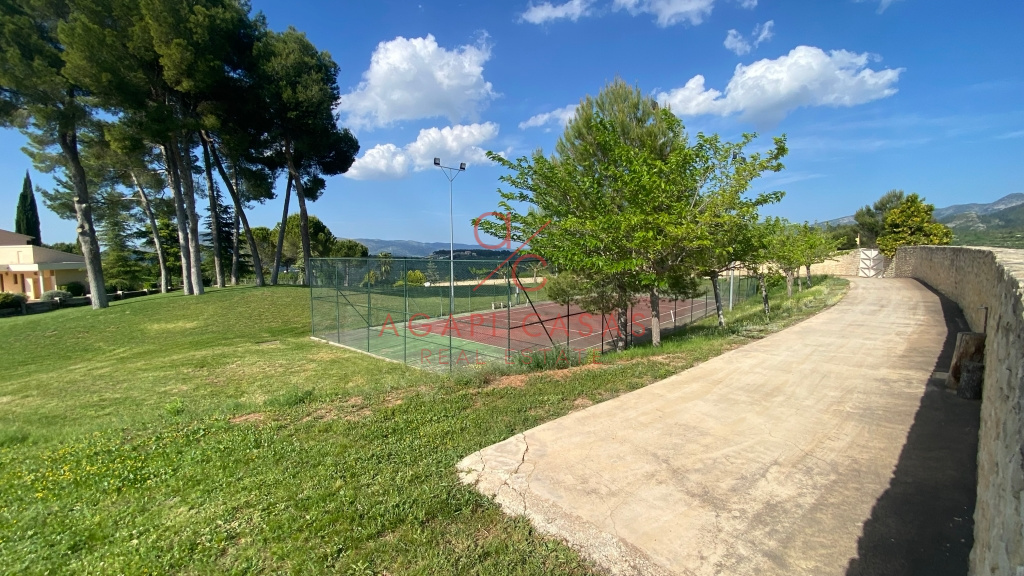 Propiedad Única en Venta en Penàguila – Ideal para Eco-Resort o Retiro de Lujo